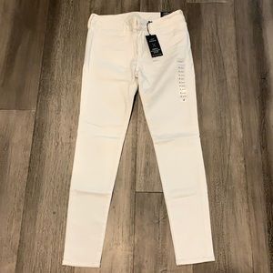 American Eagle low rise white jegging